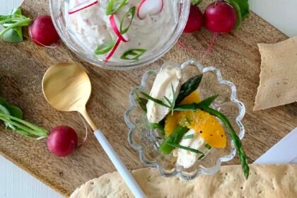 Dips de maquée, truite saumonée fumée, radis et herbes fraiches • Leslie en Cuisine
