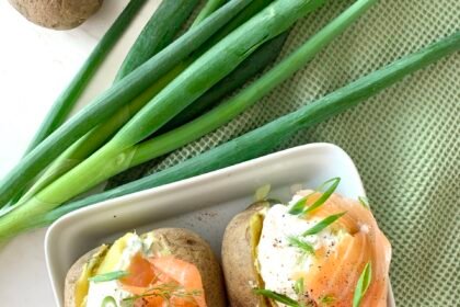 Pomme de terre farcie - crème aux herbes fraîches et saumon fumé