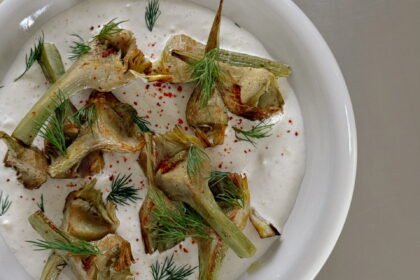 Petits artichauts avec une sauce au citron confit • Leslie en Cuisine