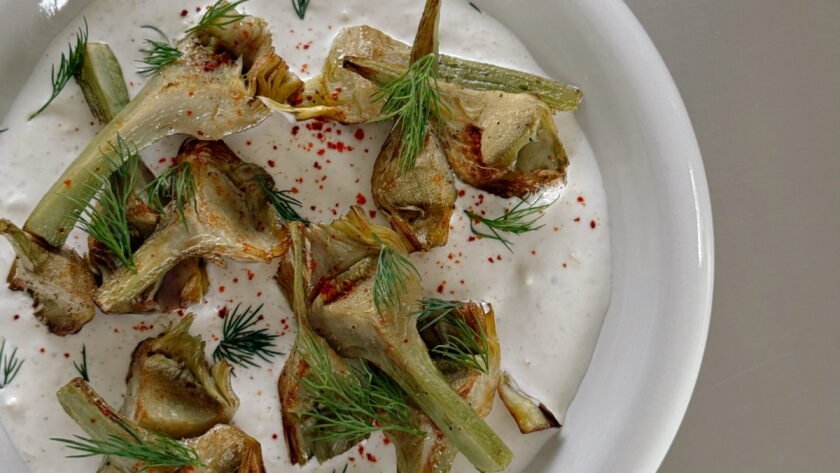 Petits artichauts avec une sauce au citron confit • Leslie en Cuisine