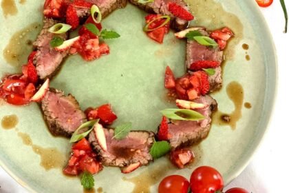 Tataki de bœuf aux fraises