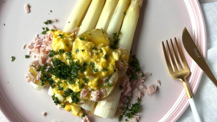 Asperges à la flamande • Leslie en Cuisine