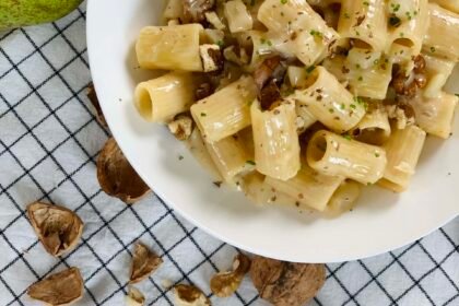 Rigatoni, crème de noix, poire & Bleu d’Adèle