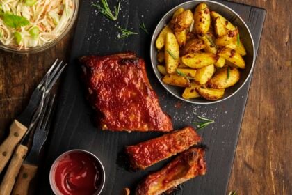 Spare Ribs / Potatoes / Coleslaw