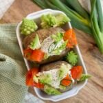 Pomme de terre farcie à la truite saumonée fumée & chou Romanesco