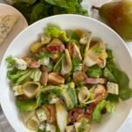 Salade de poulet, lardons, poires et Fourme D’Ambert • Leslie en Cuisine