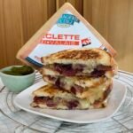 Croque-monsieur à la Raclette du Valais AOP et confit d’oignons