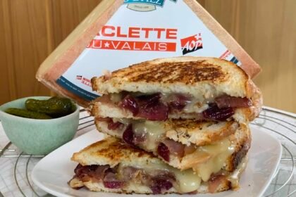 Croque-monsieur à la Raclette du Valais AOP et confit d’oignons