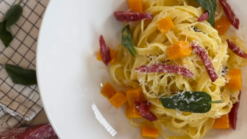 Tagliatelle, butternut, Cacciatora AOP et beurre de sauge • Leslie en Cuisine