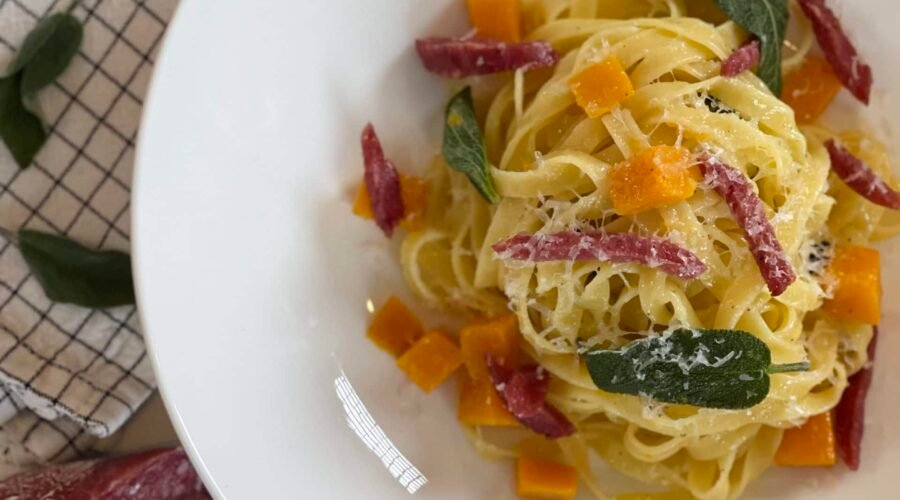 Tagliatelle, butternut, Cacciatora AOP et beurre de sauge • Leslie en Cuisine